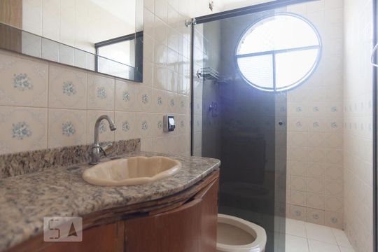 Banheiro de apartamento à venda com 2 quartos, 66m² em Vila Lemos, Campinas