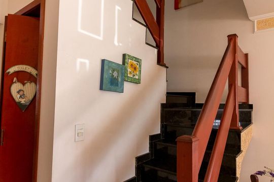 Escada de casa à venda com 3 quartos, 159m² em Jardim Zaira, Guarulhos