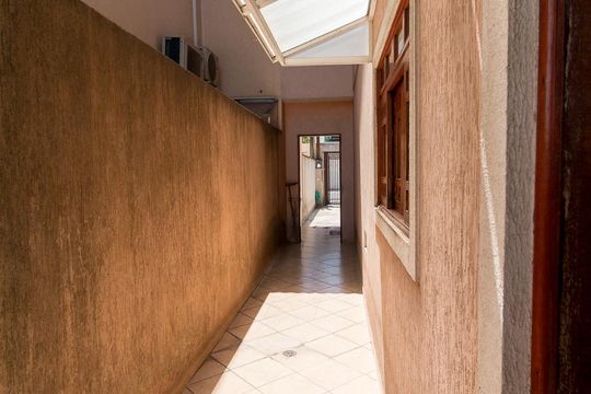Área externa - corredor de casa à venda com 3 quartos, 159m² em Jardim Zaira, Guarulhos