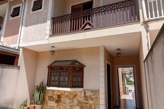 Fachada de casa à venda com 3 quartos, 159m² em Jardim Zaira, Guarulhos