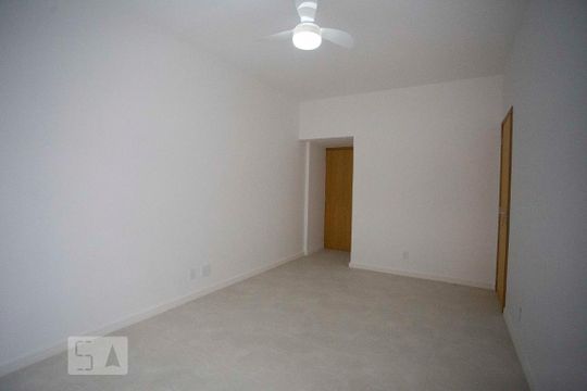 Sala de apartamento para alugar com 2 quartos, 80m² em Ingá, Niterói