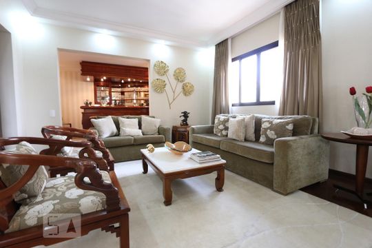 Apartamento para alugar com 3 quartos, 250m² em Vila Suzana, São Paulo