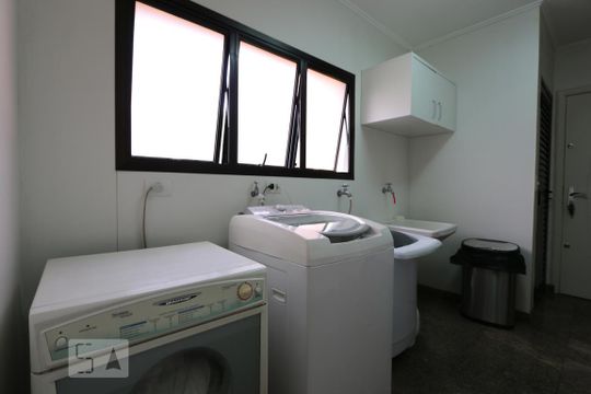 area de serviço de apartamento para alugar com 3 quartos, 250m² em Vila Suzana, São Paulo