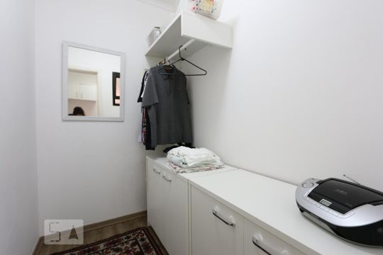 quarto de serviço de apartamento para alugar com 3 quartos, 250m² em Vila Suzana, São Paulo