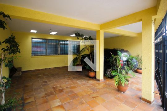 Garagem de casa para alugar com 4 quartos, 230m² em Vila Santo Estéfano, São Paulo
