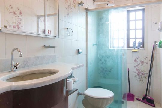 BAnheiro de casa à venda com 2 quartos, 100m² em Vila Ester (zona Norte), São Paulo