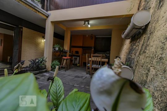 Churrasqueira de casa à venda com 3 quartos, 300m² em Boa Vista, Porto Alegre