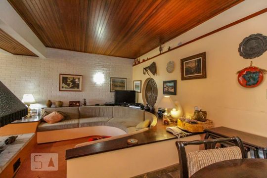 Sala de casa à venda com 3 quartos, 300m² em Boa Vista, Porto Alegre