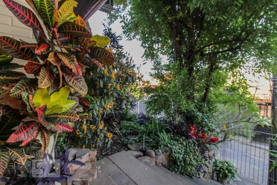 Vista da Rua de casa à venda com 3 quartos, 300m² em Boa Vista, Porto Alegre