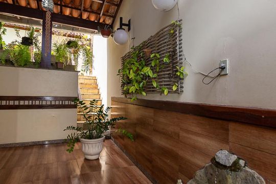 chafariz da varanda de trás de casa à venda com 4 quartos, 500m² em Badu, Niterói