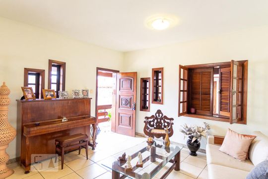 Casa à venda com 4 quartos, 500m² em Badu, Niterói