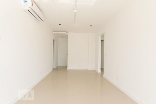 Sala de apartamento à venda com 1 quarto, 70m² em Barra da Tijuca, Rio de Janeiro