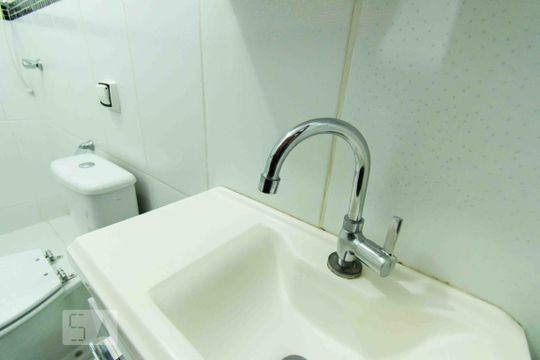 Pia do Banheiro de casa para alugar com 1 quarto, 35m² em Taguatinga Norte (taguatinga), Brasília