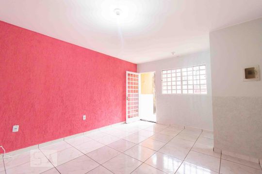 Sala de casa para alugar com 1 quarto, 35m² em Taguatinga Norte (taguatinga), Brasília