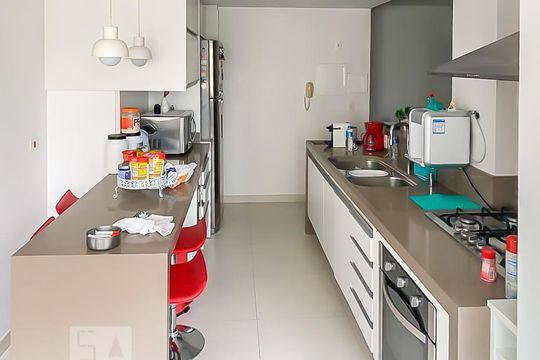 Cozinha  de apartamento à venda com 2 quartos, 100m² em Vila Olímpia, São Paulo