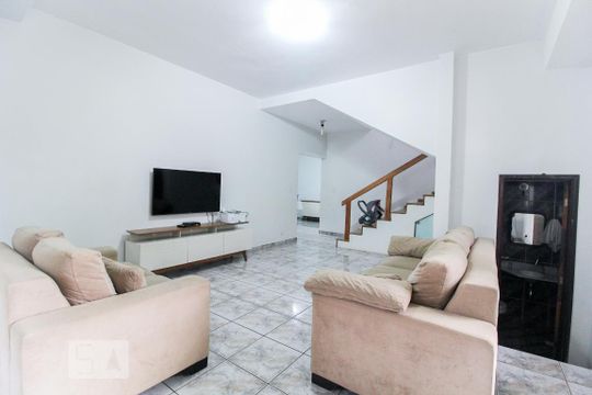 Casa à venda com 4 quartos, 240m² em St. Leste Universitário, Goiânia
