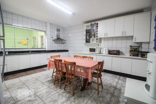 Cozinha de casa à venda com 4 quartos, 240m² em St. Leste Universitário, Goiânia