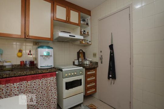 Cozinha de apartamento à venda com 2 quartos, 73m² em Copacabana, Rio de Janeiro