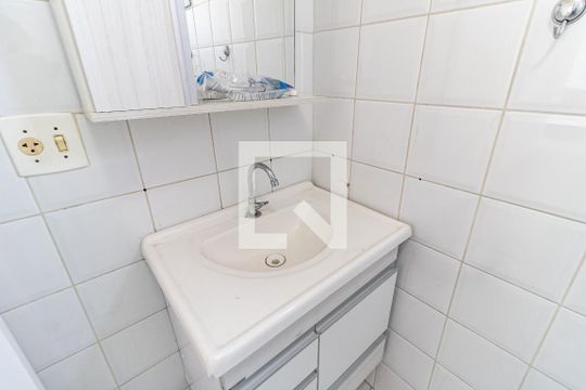Banheiro de apartamento à venda com 2 quartos, 58m² em Jardim Santa Emília, São Paulo