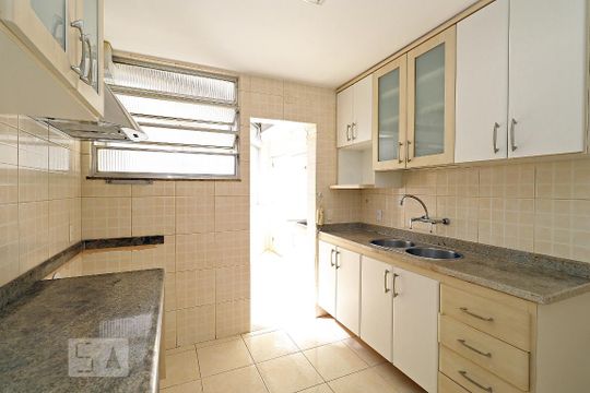 Cozinha. de apartamento para alugar com 3 quartos, 120m² em Copacabana, Rio de Janeiro