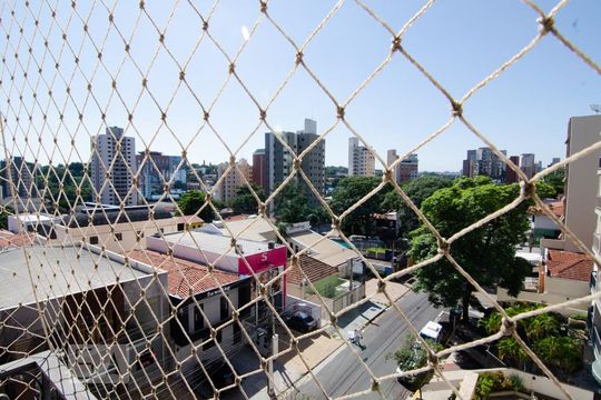 Vista sacada quarto 1 de apartamento para alugar com 2 quartos, 68m² em Cambuí, Campinas