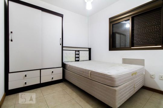 Suíte de apartamento para alugar com 1 quarto, 45m² em Centro Histórico, Porto Alegre
