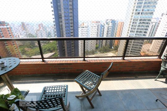 varanda de apartamento para alugar com 3 quartos, 176m² em Vila Suzana, São Paulo