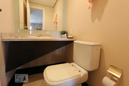 lavabo de apartamento para alugar com 3 quartos, 176m² em Vila Suzana, São Paulo