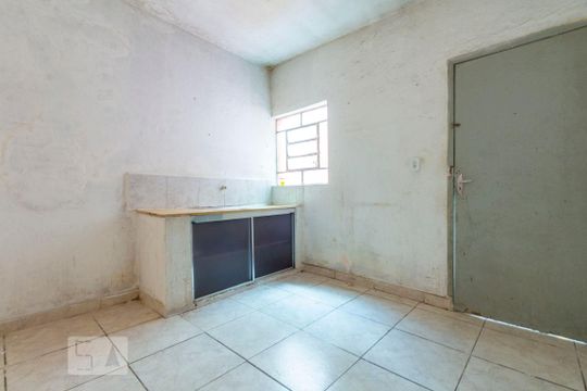 Cozinha de casa para alugar com 1 quarto, 80m² em Jardim Adutora, São Paulo