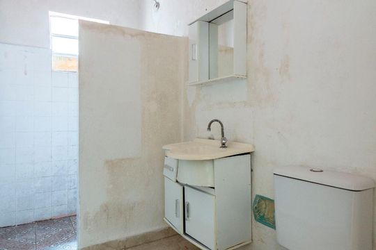 Banheiro de casa para alugar com 1 quarto, 80m² em Jardim Adutora, São Paulo