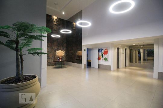 Hall de entrada do prédio de kitnet/studio para alugar com 1 quarto, 40m² em Jardim Goiás, Goiânia