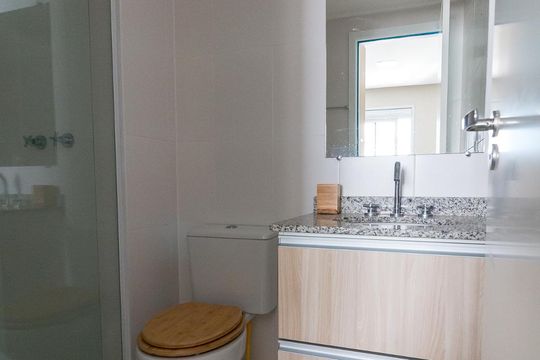 Banheiro quarto suíte de apartamento à venda com 1 quarto, 38m² em Jardim Flor da Montanha, Guarulhos