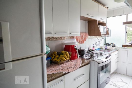 Cozinha de apartamento à venda com 4 quartos, 100m² em Vila Carmosina, São Paulo