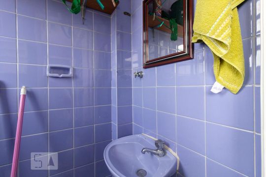 Banheiro de Serviço de apartamento à venda com 2 quartos, 98m² em Bela Vista, São Paulo