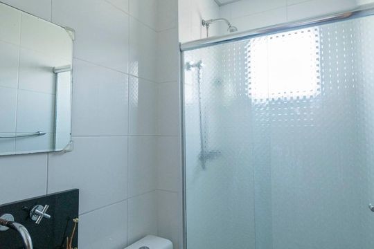 Banheiro de apartamento para alugar com 2 quartos, 54m² em Quitaúna, Osasco