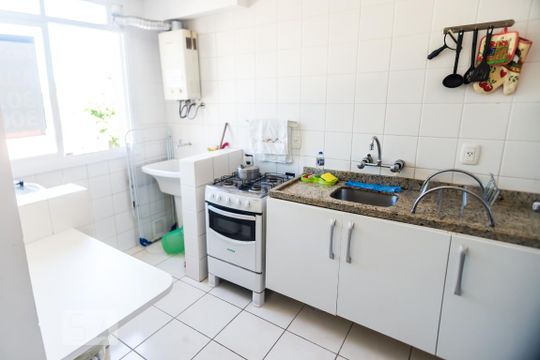 Cozinha de apartamento para alugar com 2 quartos, 72m² em Petrópolis, Porto Alegre