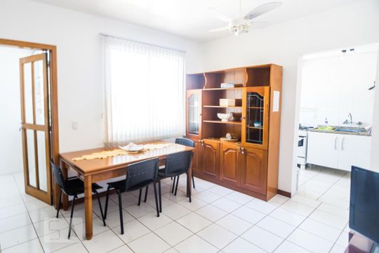 Sala de apartamento para alugar com 2 quartos, 72m² em Petrópolis, Porto Alegre