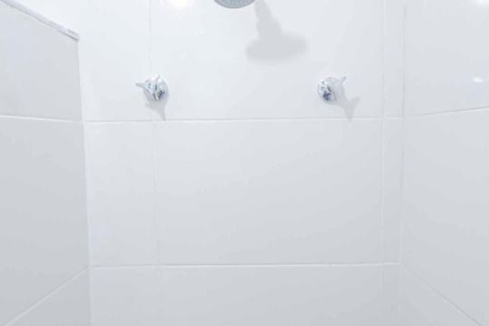 Banheiro de kitnet/studio para alugar com 1 quarto, 26m² em Maracanã, Rio de Janeiro
