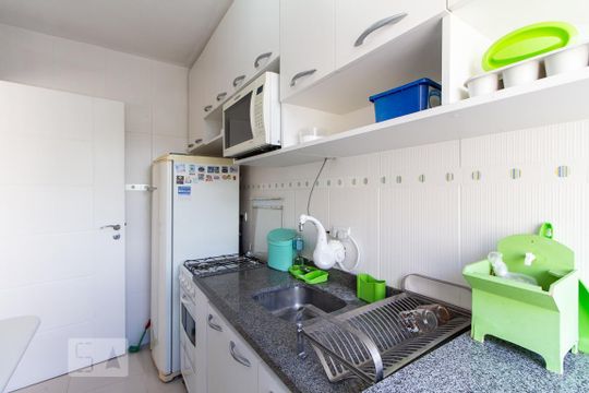 Cozinha de apartamento à venda com 2 quartos, 62m² em Centro, Curitiba