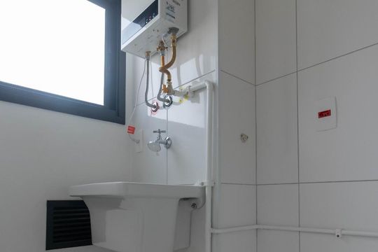 Area de serviço de apartamento para alugar com 2 quartos, 48m² em Vila Paranaguá, São Paulo