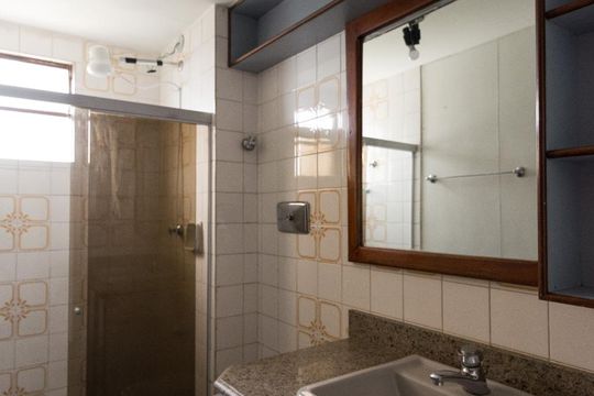 Banheiro  de apartamento para alugar com 3 quartos, 75m² em Pampulha, Belo Horizonte