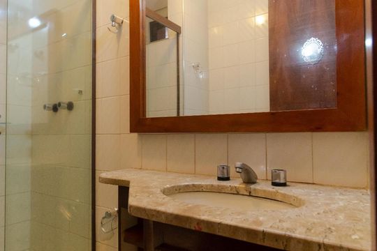 Banheiro de apartamento para alugar com 3 quartos, 116m² em Jardim das Paineiras, Campinas