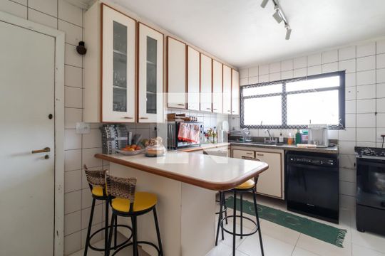 Cozinha de apartamento à venda com 5 quartos, 244m² em Jardim São Paulo, São Paulo