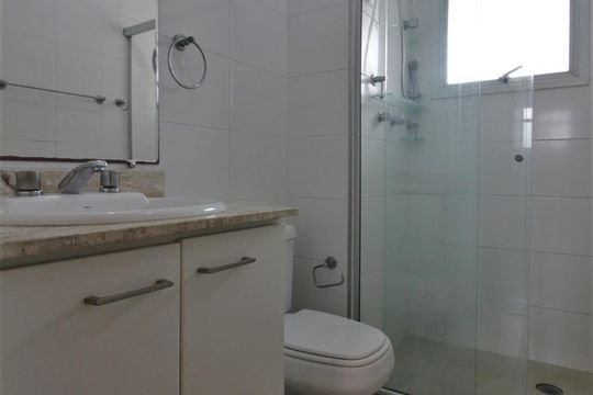 Banheiro do quarto 2 de apartamento à venda com 4 quartos, 197m² em Vila Suzana, São Paulo