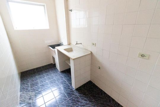 Cozinha de apartamento para alugar com 1 quarto, 33m² em Rebouças, Curitiba