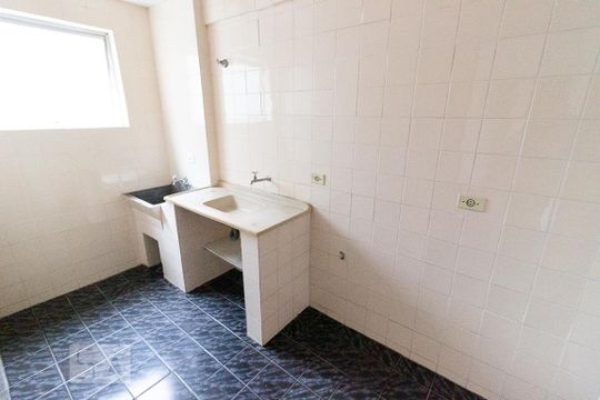 Cozinha de apartamento para alugar com 1 quarto, 33m² em Rebouças, Curitiba