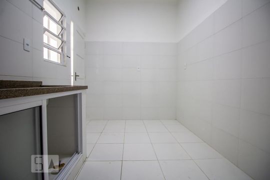 Cozinha de apartamento para alugar com 1 quarto, 90m² em Pinheiros, São Paulo