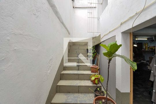 Quintal de casa à venda com 3 quartos, 120m² em Água Branca, São Paulo