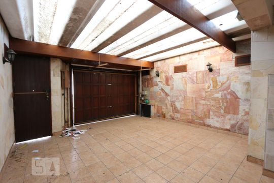 garagem de casa à venda com 5 quartos, 180m² em Vila Sônia, São Paulo
