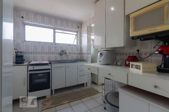 Cozinha de apartamento para alugar com 3 quartos, 80m² em Jardim das Acácias, São Paulo